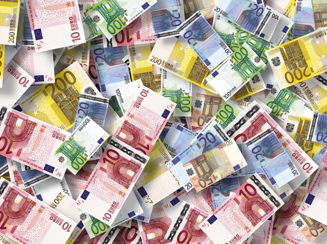 CRIF: Podniky šetří, jejich úspory převyšují dluhy o 120 miliard korun