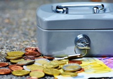 Průměrná mzda stoupla na 37 499 Kč. Jaká situace panuje v pojišťovnictví?