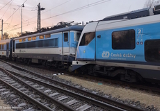 Video: Srážka vlaků si vyžádala desítky zraněných. Škoda 150 milionů