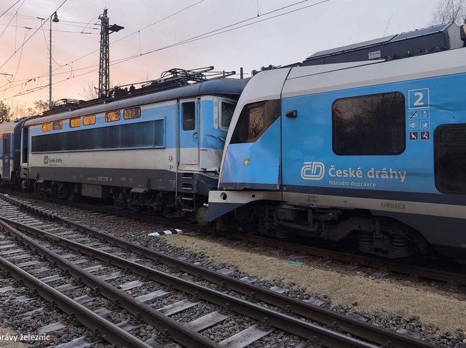 Video: Srážka vlaků si vyžádala desítky zraněných. Škoda 150 milionů