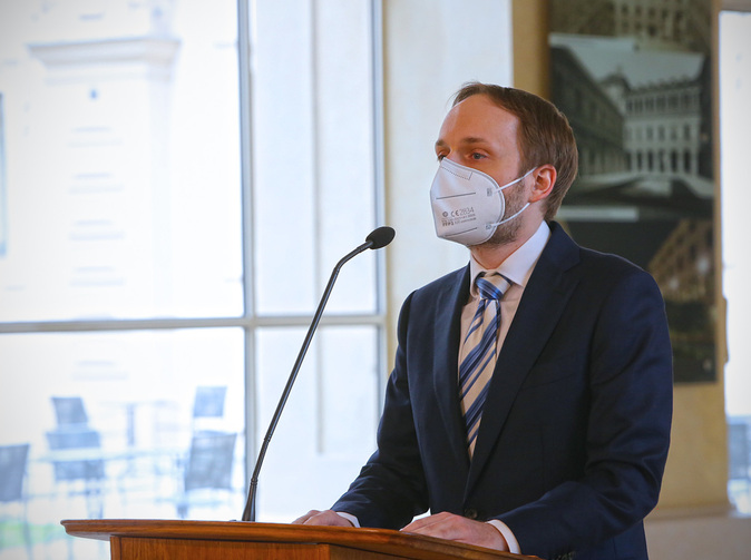 Ministr zahraničí: Jak je to doopravdy s rovnými podmínkami pro cestování? 