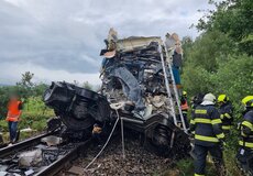 Tragická srážka vlaků na Domažlicku. Zemřeli tři lidé