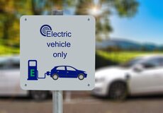 PwC: Elektroauta zahlcují Evropu. Světu elektromobility však vládne Čína