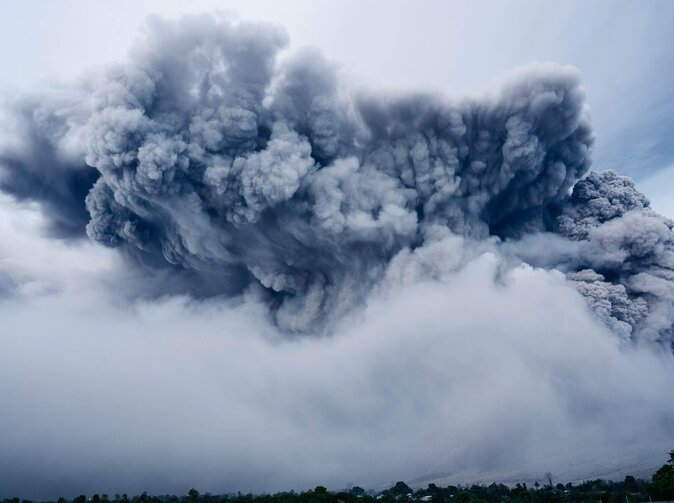 Video: Erupce japonské sopky Aso