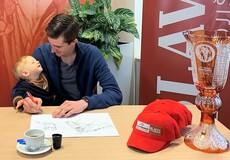 Vítěz Velké pardubické Pavel Složil, mladší získal novinku od Slavia pojišťovny