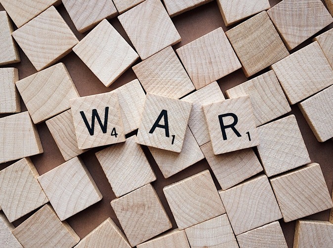 Ekonomika letos zvolní na 1,2 %, inflace dosáhne 12,3 %