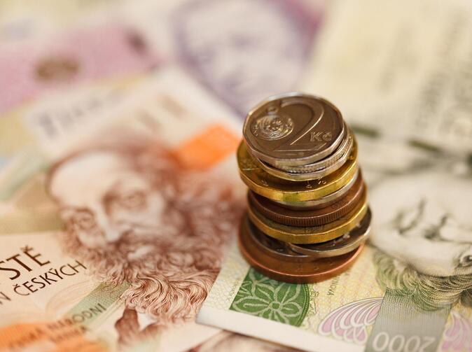 Průměrná mzda je 42 427 Kč. Jak se dařilo pojišťovnictví?