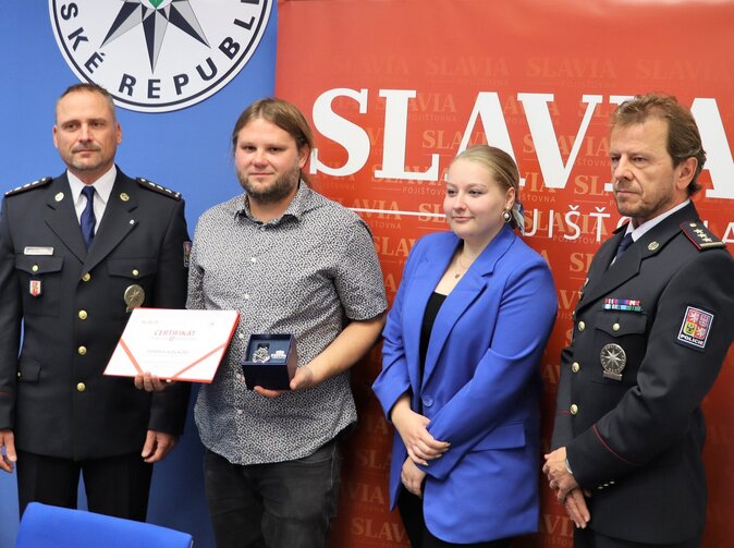 Slavia a policie ocenily terénního pracovníka za pomoc při nalezení dívky