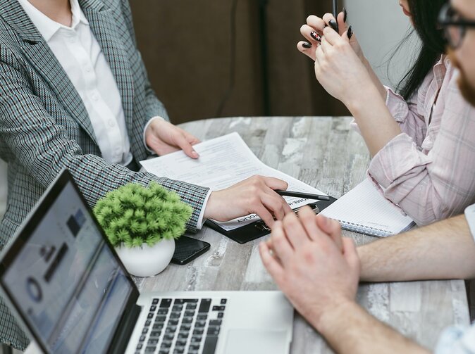 1Q 2024: Berkshire Hathaway má provozní zisk 39 % a odmítá klimatický diktát