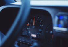 1. říjen = den pojištění aut dle ujetých kilometrů