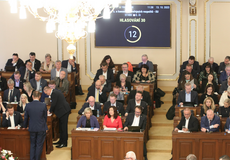 Vláda prosadila v Poslanecké sněmovně konsolidační balíček