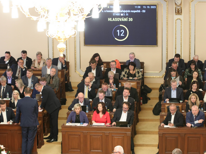 Vláda prosadila v Poslanecké sněmovně konsolidační balíček