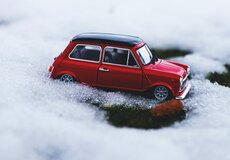 
			Zimní sezóna motoristů je tady. Nestačí jen přezout gumy