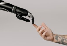 PwC: Přes polovina Čechů v práci nepoužila AI. Někteří mají strach o místo