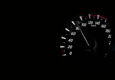 
			Swiss Re: Trh s elektromobily roste. S tím jsou spojena rizika pro pojišťovny