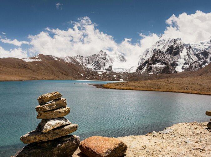 Himaláje lákají. Přibývá však nákladných škod z cestovního pojištění