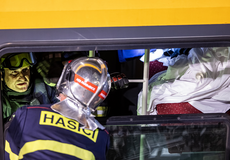 Vlakové neštěstí v Pardubicích. Lehátkový vůz zničen. 4 oběti a desítky zraněných