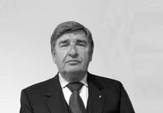 
			Zemřel JUDr. František Stach