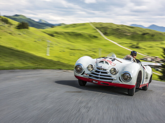 Plastika Václava Vondřicha v České Lípě spojí historii s vášní pro rychlost