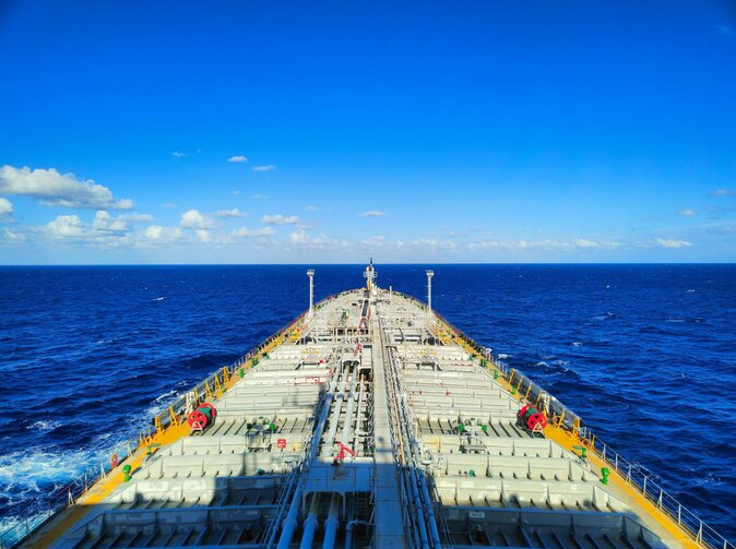 Riziko v Hormuzském průlivu trvá. Lodě se maskují jako čínské a ruské